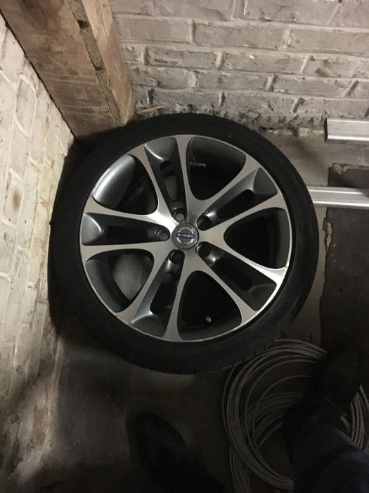 Jante și anvelope Volvo R18 4bucati