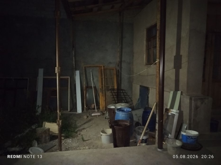 Keles kuktereda uchaska sotiladi yer hisobida uylari bor 4.6 soti