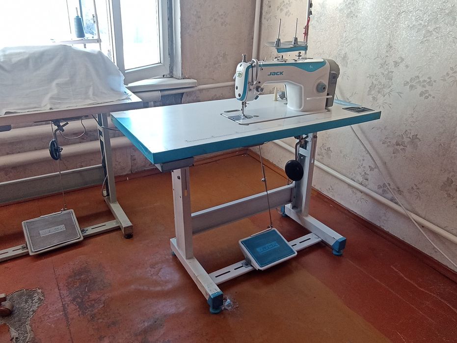 Продам швейную машинку jack