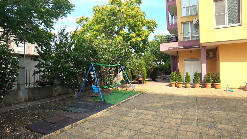 ТОП ОФЕРТА / Голям двустаен в центъра, за 6 човека,  басейн и веранда