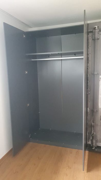 Dulap haine cu un model deosebit, ideal pt chirii