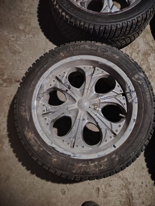 Комплект зимних шин с дисками R 20