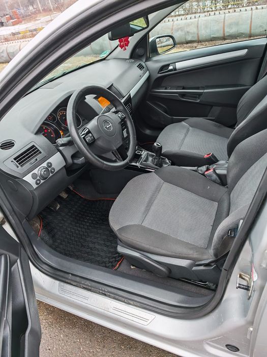 Opel Astra 2011 1.7 CDTI