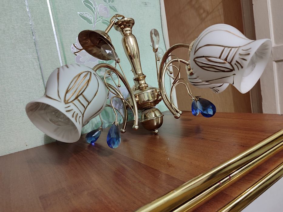 Продам красивую люстру