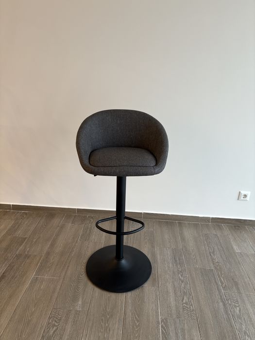 Бар стол TAULOV сив текстил/черно