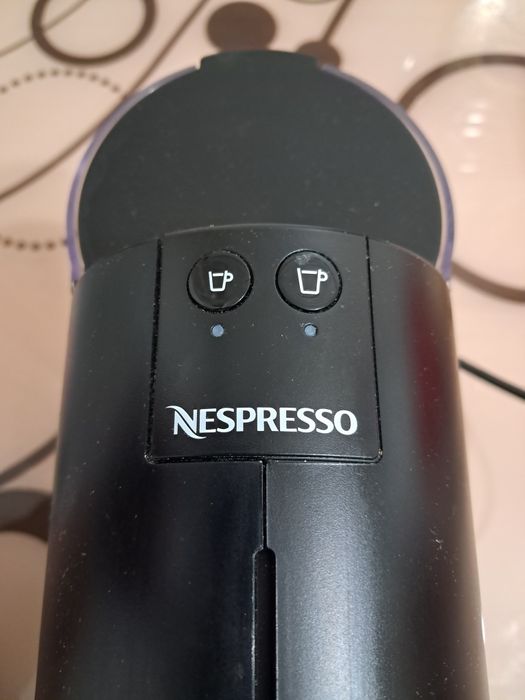 Vând nespresso pixie
