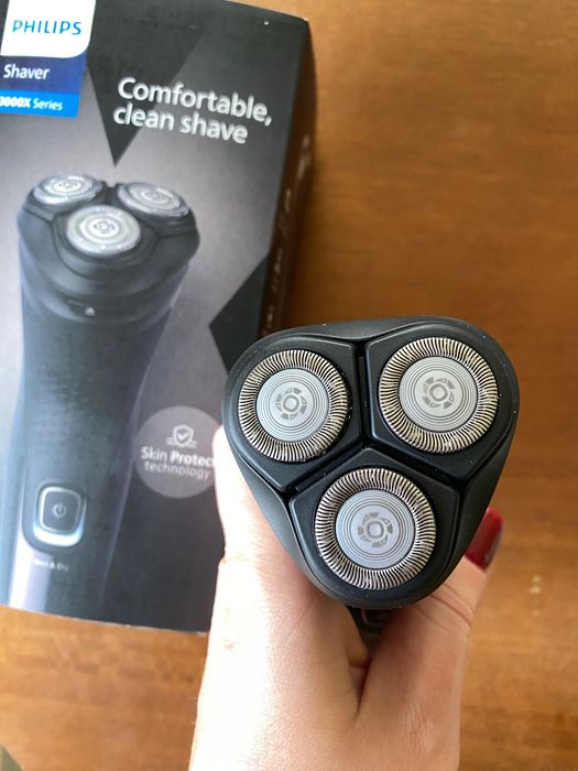 Електрическа самобръсначка Philips