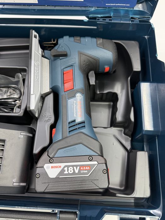 Bosch Professional GST 18V-LI S Fierăstrău pendular 18V 2 Acumulatori 4Ah Încărcător L-Boxx Nou