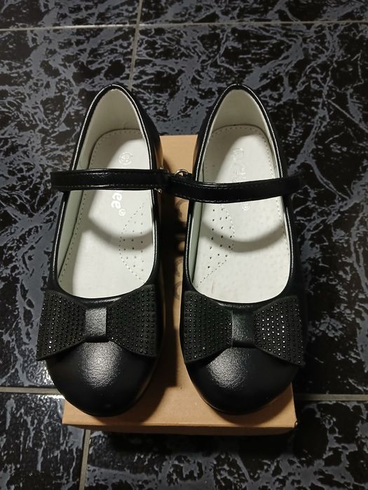 Продавам детски сандали