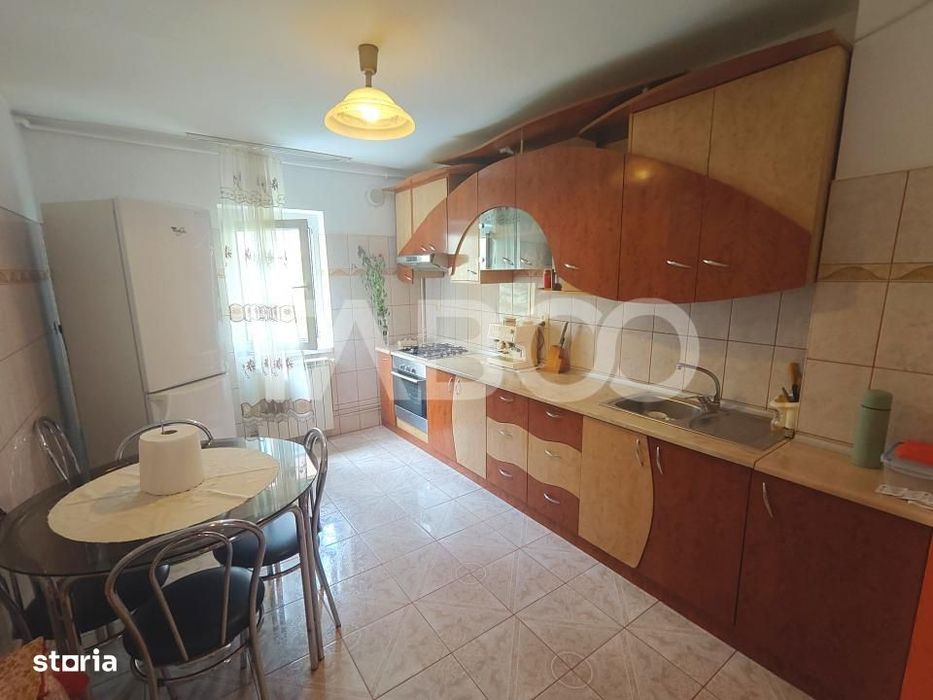 Apartament 4 camere 2 bai 2 balcoane -pivnita - etaj 1 - zona Turnisor