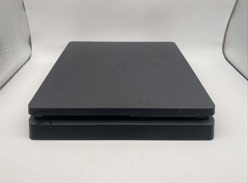 PlayStation 4 (PS4) Slim – Stare bună, curățat recent