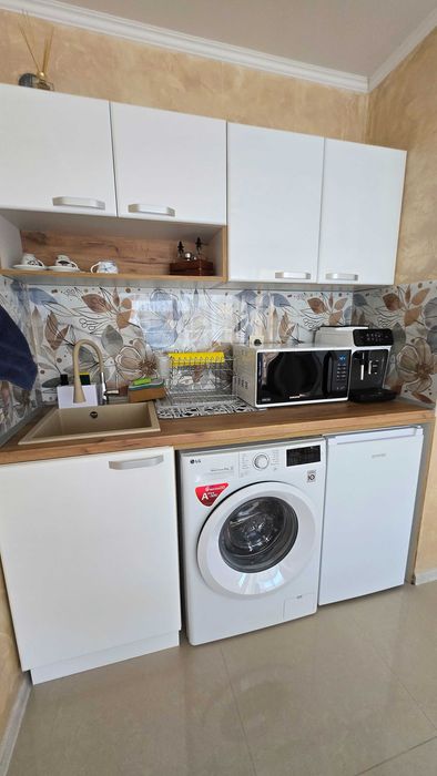 Апартамент под наем първа линия