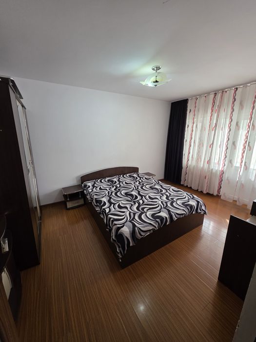 Vând sau închiriez garsonieră zona centrală et.1