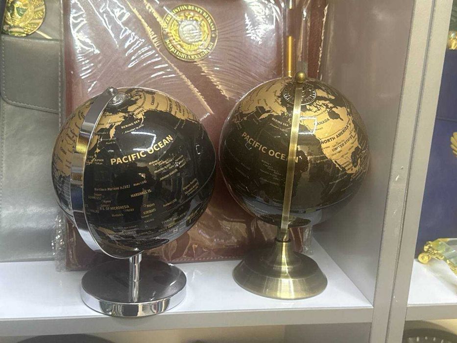 Сувинир глобус черный железный