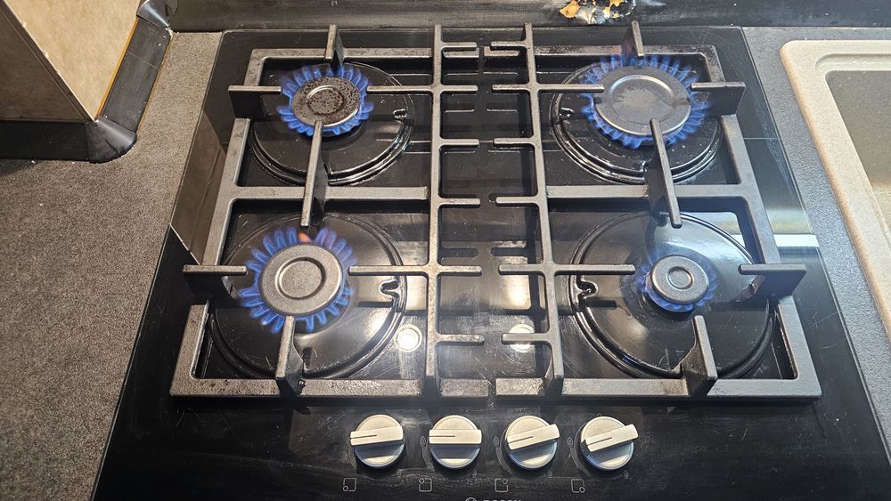 Vând plită încorporabilă Bosch PNP6B6B90, pe gaz