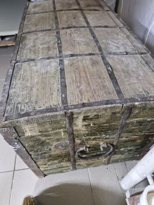 Сундуки национальные.