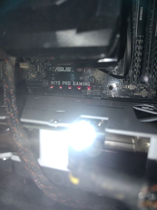 PC RTX 4060, i7 7700 ,32gb RAM,placa baza asus 1151, ssd 500 ,ssd 250