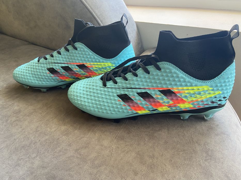 Футболни бутонки