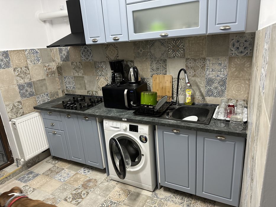 Inchiriez camere hoteliere duble in regim lunar