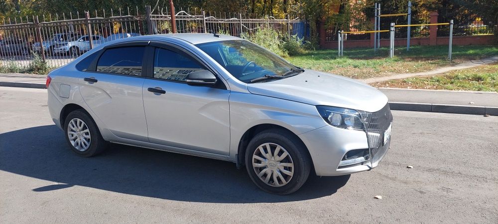 Лада Веста 2021 года.