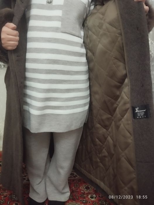 Ayollar paltosi sotiladi