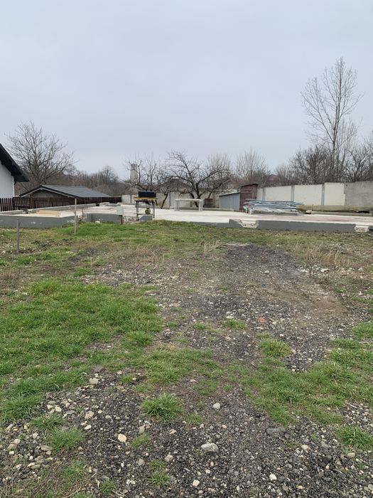 vindem teren  cu fundatie si utilitati