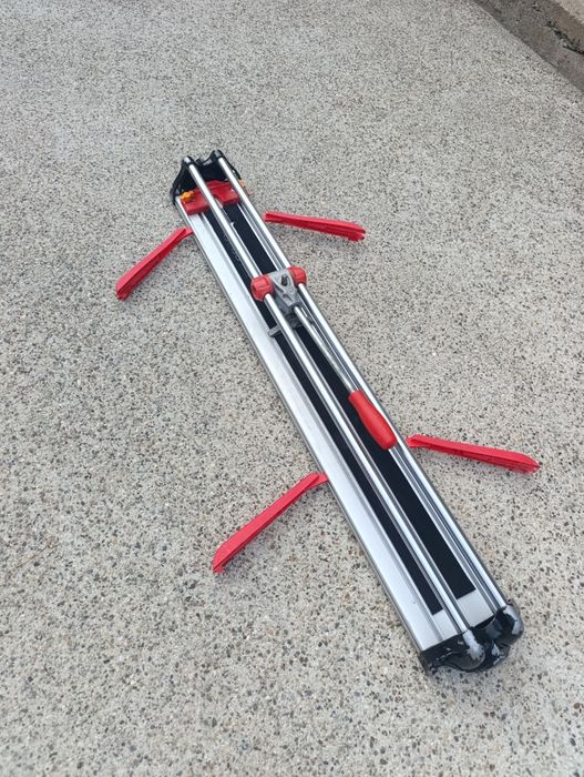 Mașină de tăiat faianță și gresie