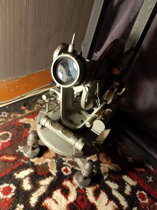 Теодолит ТГ-5 (для декора).