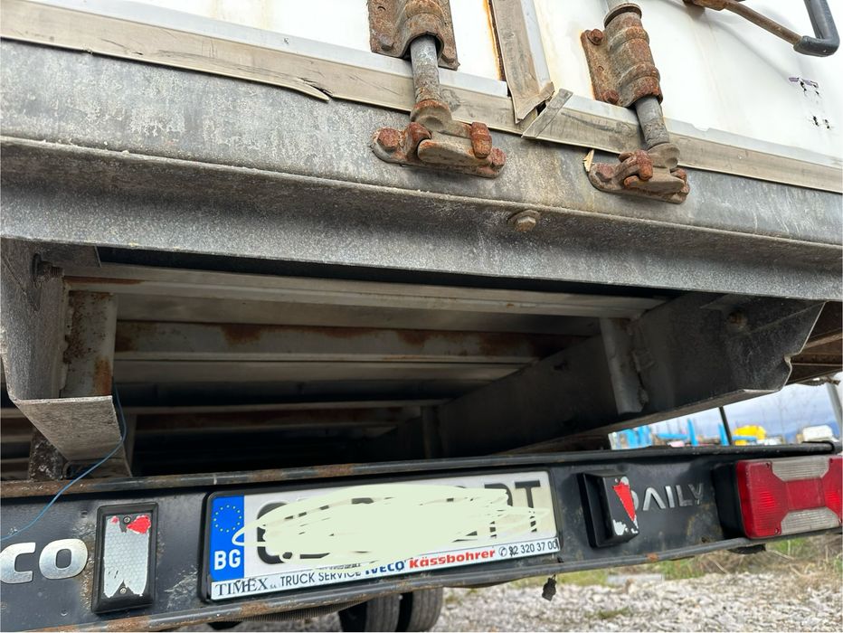 Фургон с външни размери д6.15м / ш2.25м / в2.40м