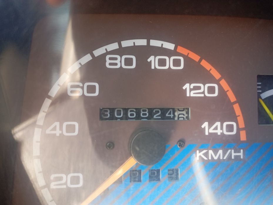 Дамас Шевроле сотилади бир кул машина 298000. Ман 2 ой хайдадим 306000