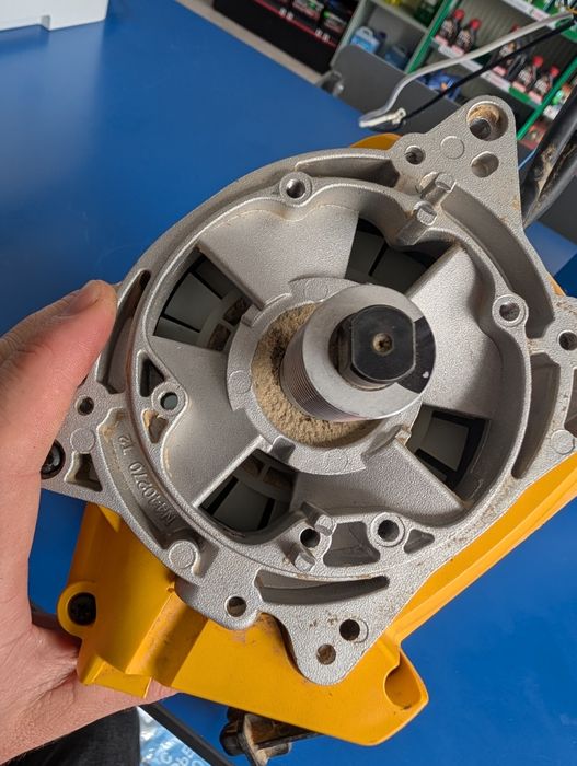 Vând motor Dewalt DHS780