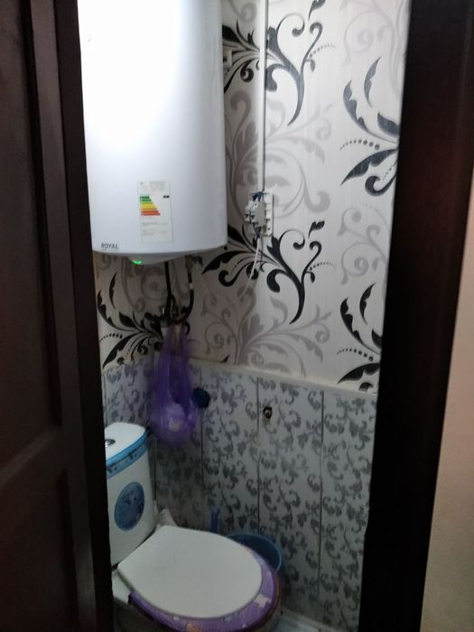 Продам5 3ком 1этаж 2этажки с евро ремонтом остается кухоный