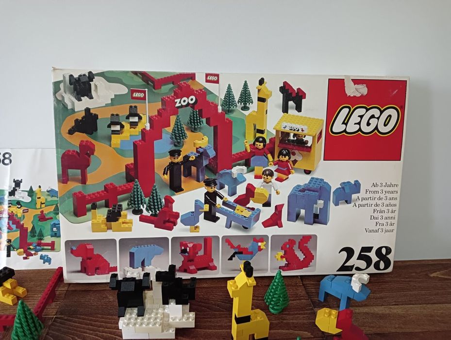 Продавам Lego 258 ZOO
