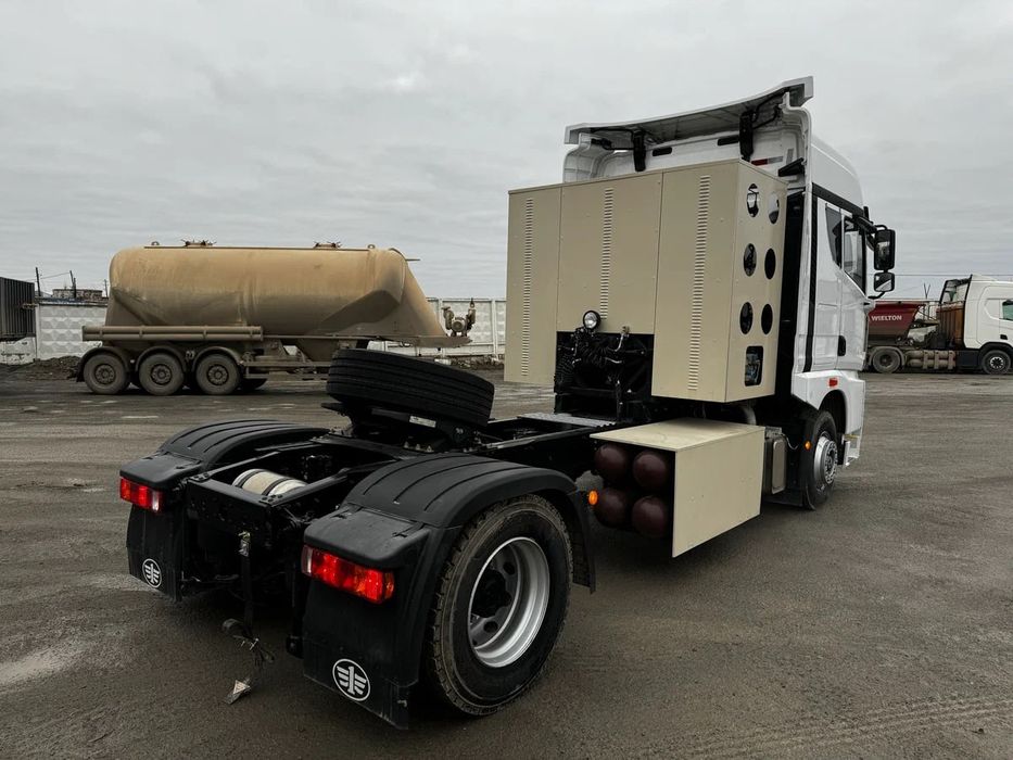 Акция нархида FAW JH6 4х2 янги тягачи