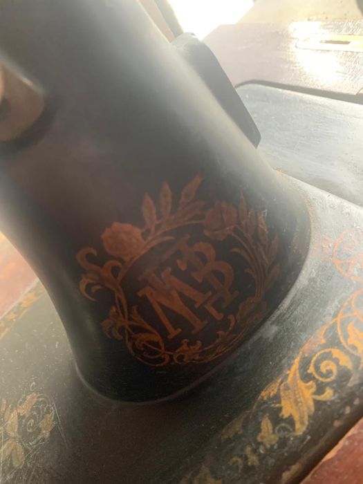 Швейная машинка старинная