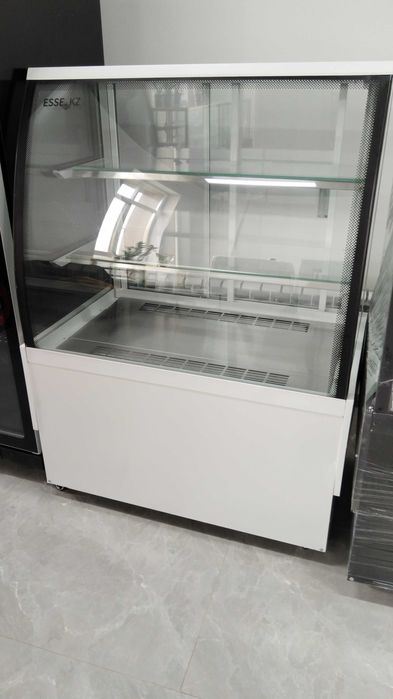 Кондитерская витрина