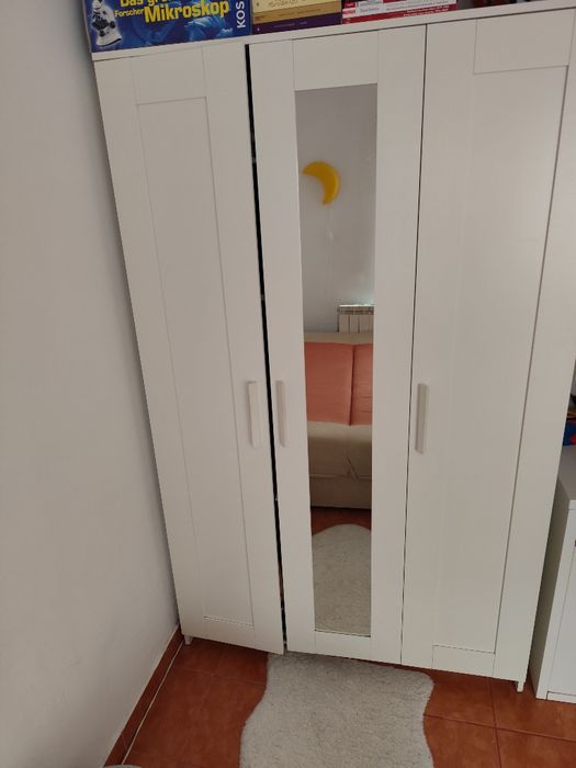 Canapea extensibila și dulap