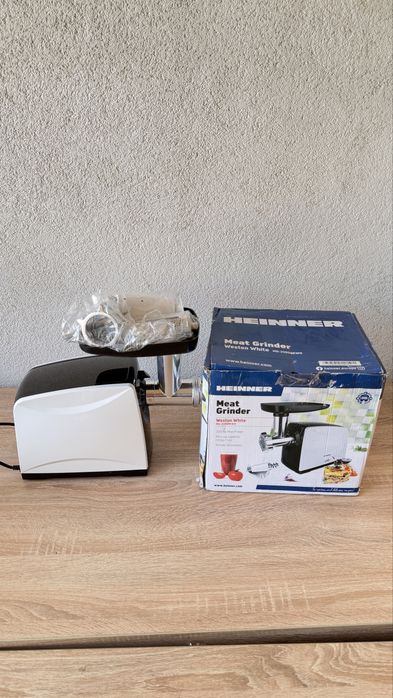 Mașină de tocat carne Heinner MG-2100BKWH, 2100W, accesorii complete
