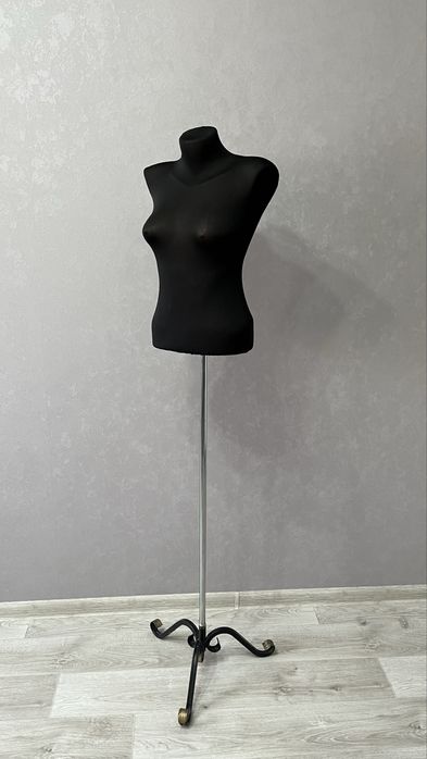 Продам маникен на стойке