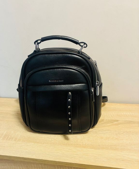 Черна кожена раница