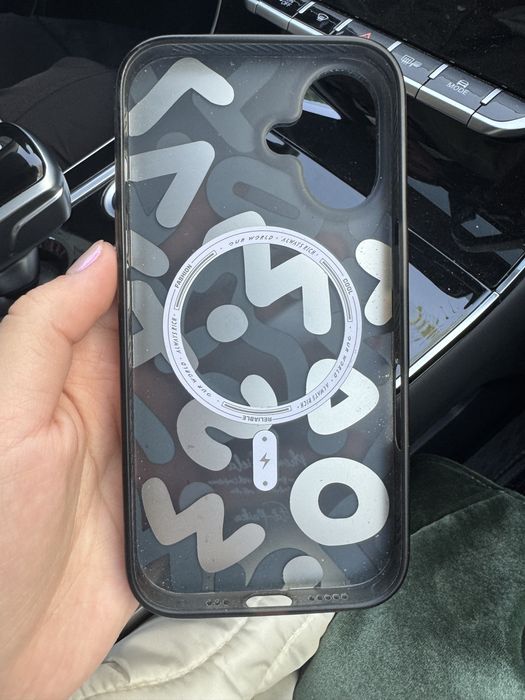 IPhone 16 черного цвета