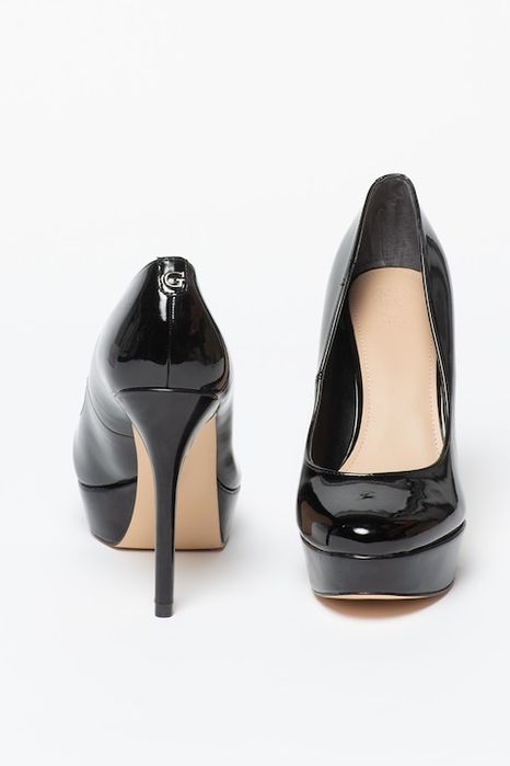 Лачени високи обувки Guess