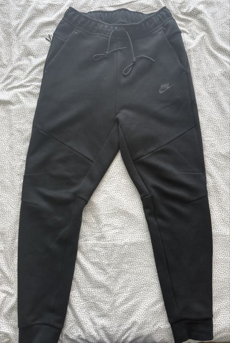 Pantaloni Nike tech NOI