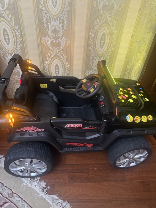 Bolalar elektromobili radio boshqaruvli pult bilan BİGG 55kg gacha