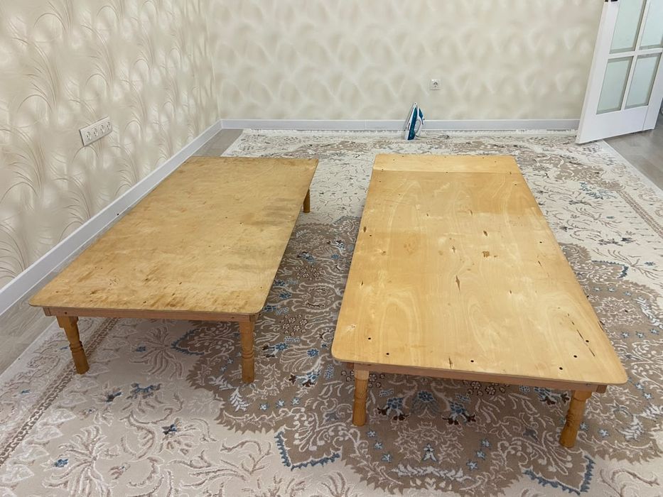 2 Стол сатылады.