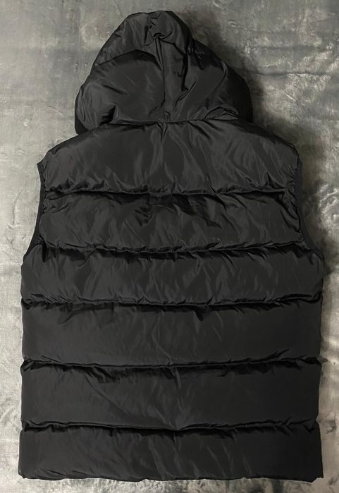 Vând vesta noua de bărbați Calvin Klein