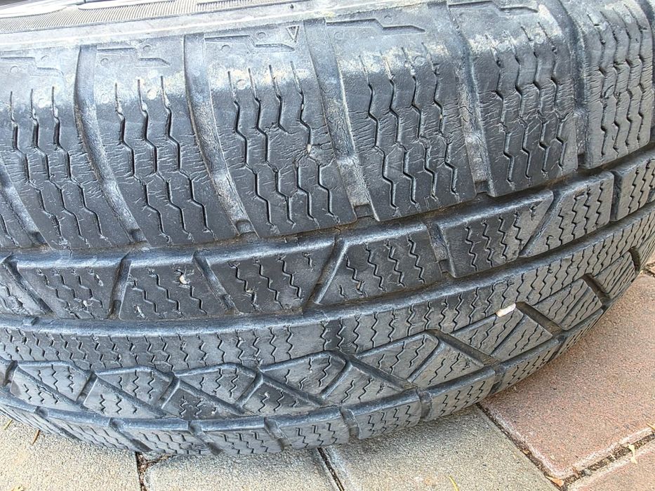 Vând anvelope 215/55/18 Botosani • OLX.ro