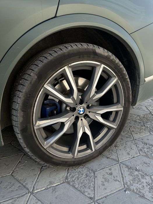 Зимние Шини на бмв х7 400 к