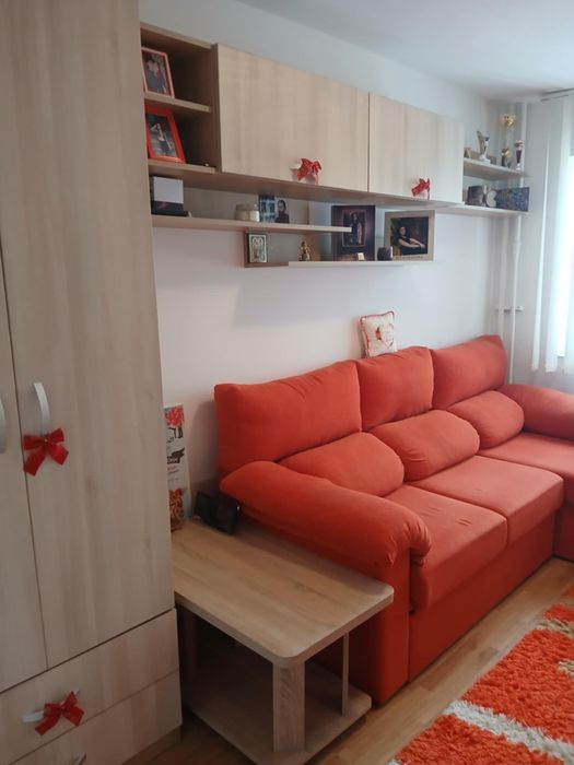 Vând garnitura mobila cu, colțar inclus