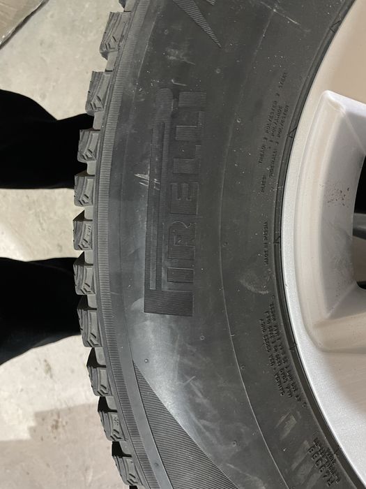 Продам комплект шин с дисками